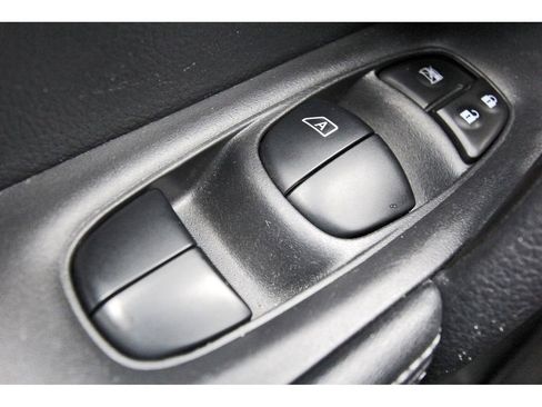 Used 2020 Nissan Rogue SV FWD image 21