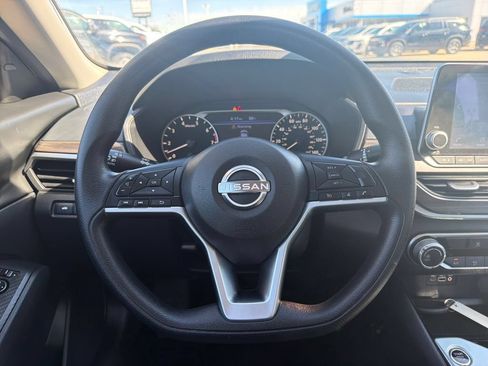 Used 2024 Nissan Altima 2.5 SV AWD/4WD image 14