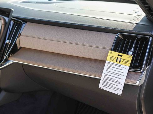 New 2026 Volvo XC90 B6 Plus w/ Protection Package Premier image 18