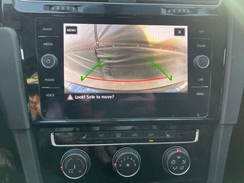 Used 2018 Volkswagen GTI SE image 11