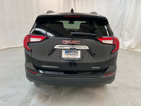 Certified 2024 GMC Terrain SLE w/ Driver Convenience Package image 4