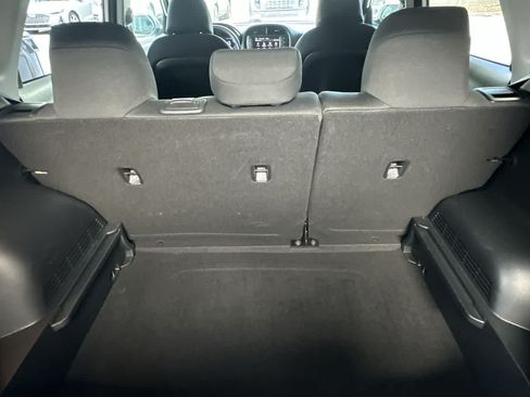 Used 2025 Kia Soul LX w/ LX Technology Package FWD image 25