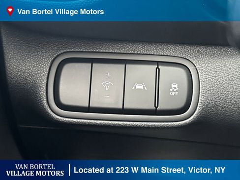Used 2021 Hyundai Venue SE image 12