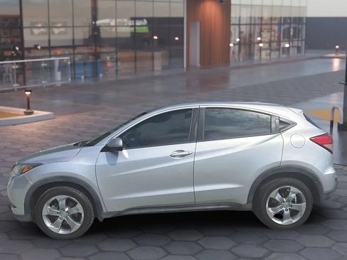 Used 2016 Honda HR-V LX image 3