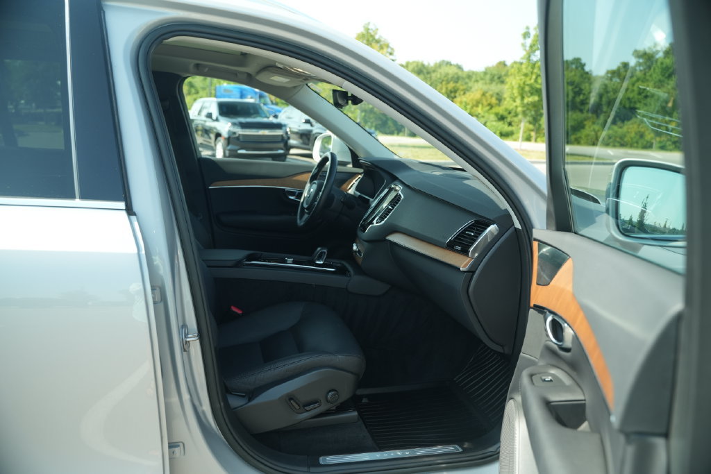 Used 2023 Volvo XC90 B5 Plus w/ Protection Package AWD/4WD image 23