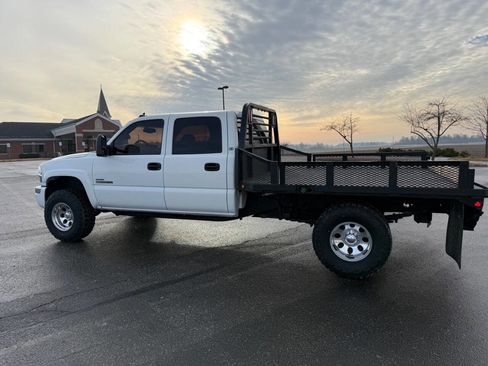 Used 2006 GMC Sierra 3500 SLE w/ Heavy-Duty Power Package image 9