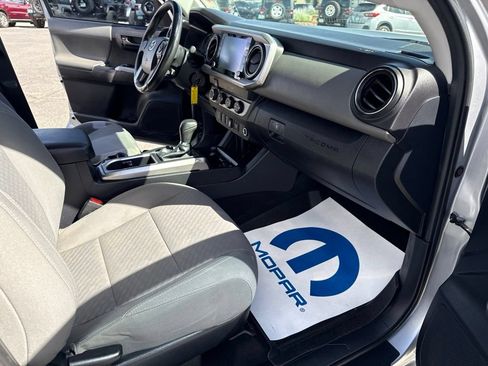 Used 2020 Toyota Tacoma SR5 AWD/4WD image 19