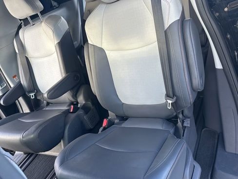 Used 2021 Toyota Sienna XSE image 15