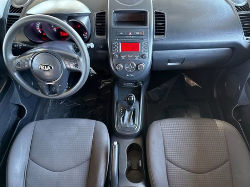 Used 2013 Kia Soul FWD image 12