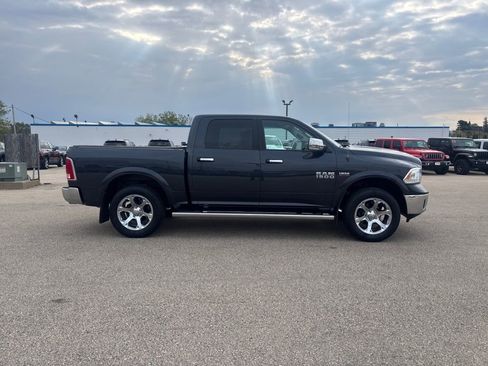 Used 2017 RAM 1500 Laramie w/ Convenience Group AWD/4WD image 6