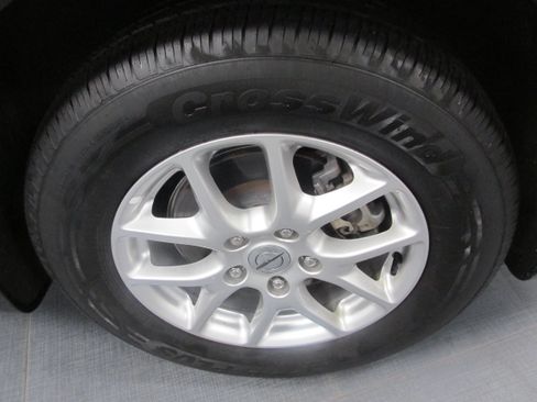 Used 2023 Chrysler Pacifica Touring-L FWD image 13
