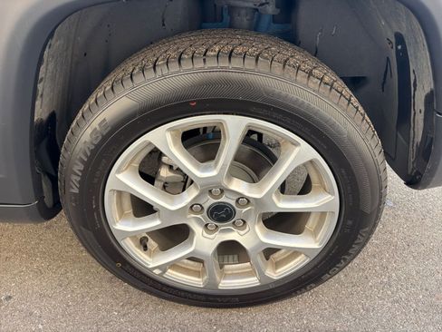 Used 2025 Jeep Compass Limited image 35