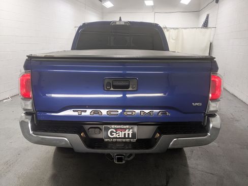 Used 2022 Toyota Tacoma TRD Off-Road AWD/4WD image 8