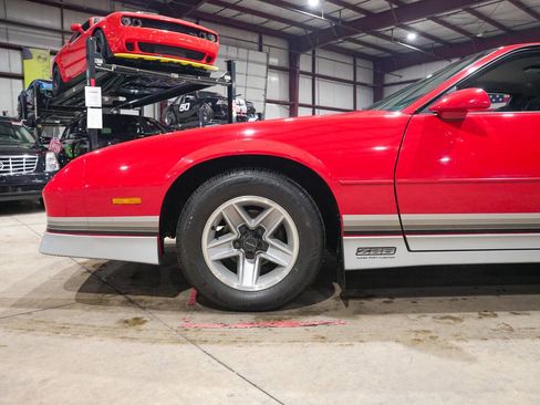 Used 1987 Chevrolet Camaro Z28 image 3