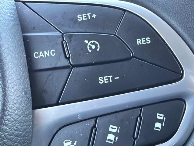 Used 2024 Chrysler Pacifica Touring-L FWD image 23