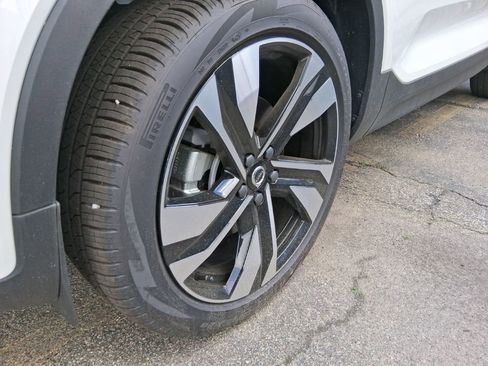 New 2026 Volvo XC40 B5 Plus w/ Protection Package Premier AWD/4WD image 4