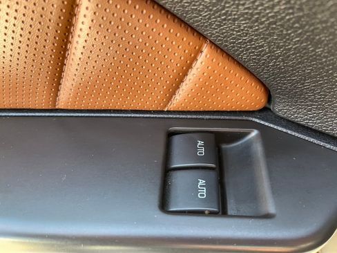 Used 2012 Ford Mustang Premium image 18