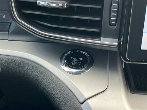 Used 2022 Ford Explorer XLT w/ Equipment Group 202A image 17