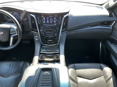 Used 2018 Cadillac Escalade Platinum image 13