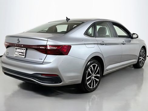 Used 2025 Volkswagen Jetta SE FWD image 4