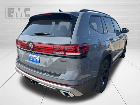 New 2026 Volkswagen Atlas Peak Edition image 3