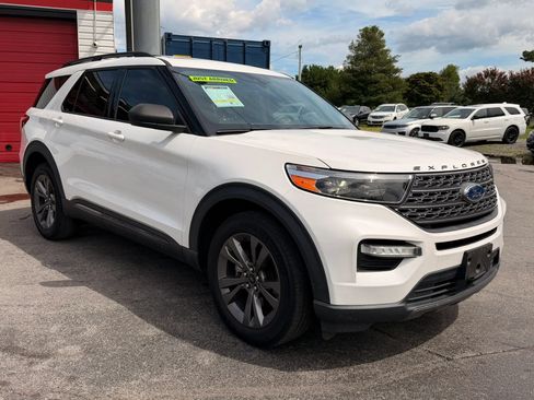 Used 2021 Ford Explorer XLT w/ Equipment Group 202A AWD/4WD image 5