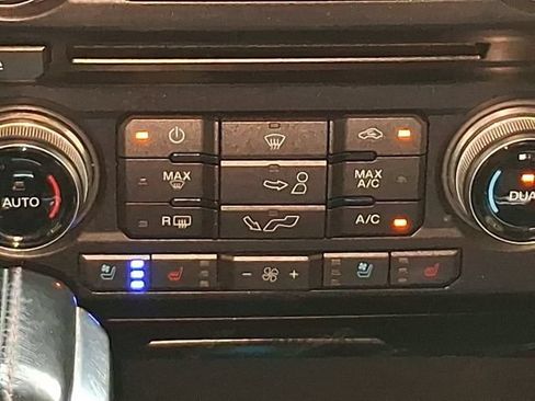 Used 2018 Ford F150 Platinum w/ Equipment Group 701A Luxury AWD/4WD image 5
