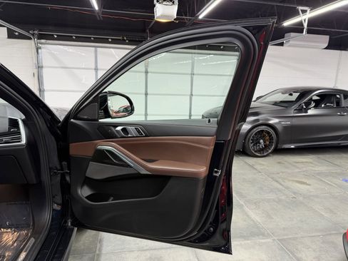 Used 2021 BMW X6 M50i image 24