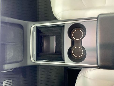 Used 2022 Tesla Model Y Performance image 27