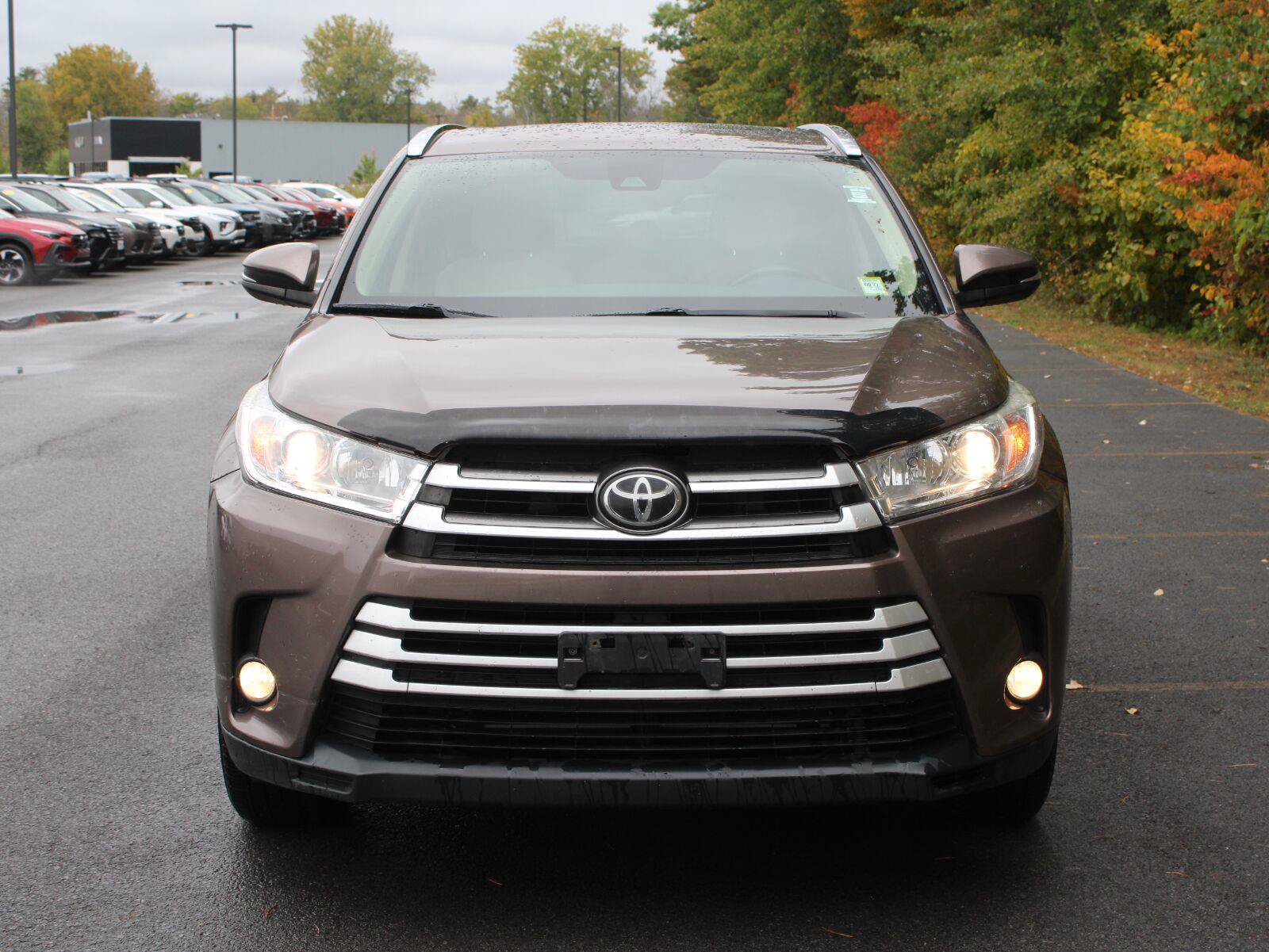 Used 2017 Toyota Highlander XLE AWD/4WD image 2