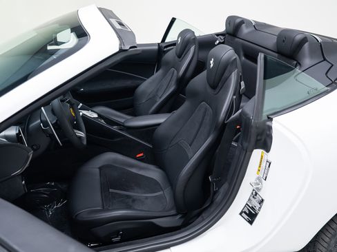 Used 2025 Ferrari Roma image 31