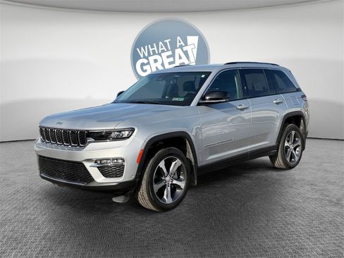Used 2024 Jeep Grand Cherokee Limited w/ Luxury Tech Group II image 4