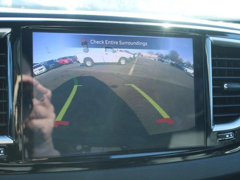 Used 2024 Chrysler Pacifica Touring-L image 20