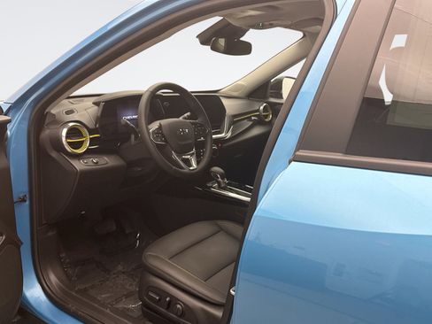 Used 2025 Chevrolet Trax ACTIV image 10