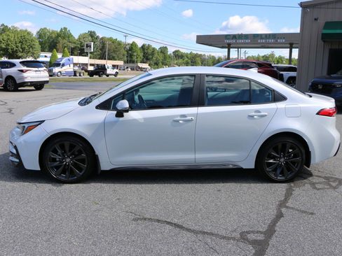 Used 2024 Toyota Corolla SE FWD image 2