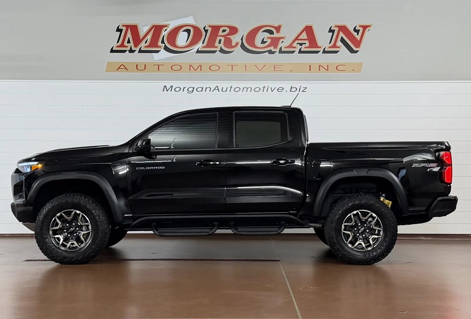 Used 2025 Chevrolet Colorado ZR2 w/ Technology Package AWD/4WD image 6