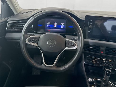 Used 2025 Volkswagen Jetta SE image 18