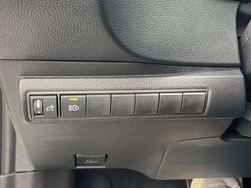 Used 2025 Toyota Corolla SE image 28