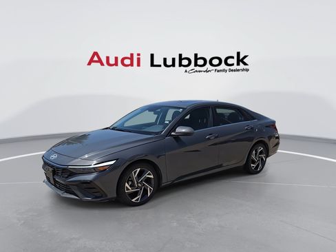 Used 2025 Hyundai Elantra Limited FWD image 4