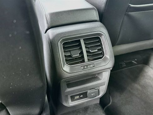 Used 2018 Volkswagen Tiguan SE FWD image 24