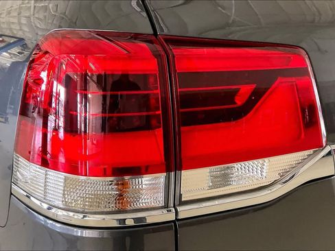 Used 2018 Toyota Land Cruiser AWD/4WD image 26