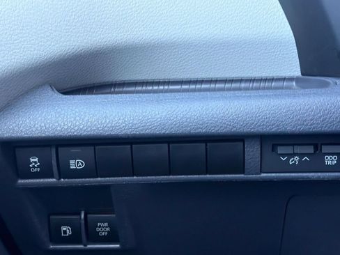 Certified 2023 Toyota Sienna LE FWD image 21