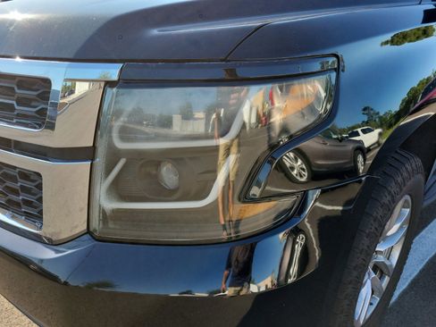 Used 2018 Chevrolet Suburban LS RWD image 5