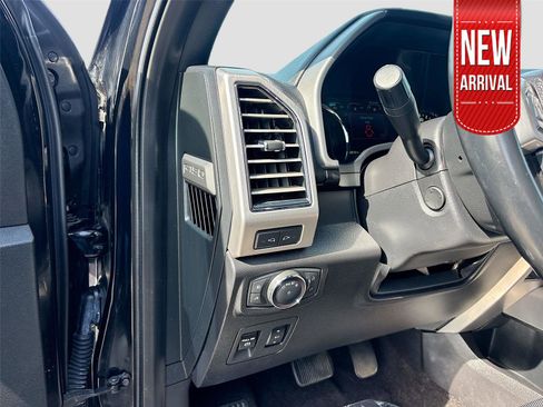 Used 2018 Ford F150 Platinum w/ Equipment Group 701A Luxury image 11