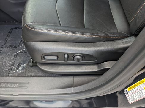 Used 2021 Chevrolet Equinox LT FWD image 22
