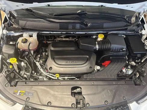 Used 2023 Chrysler Pacifica Touring-L FWD image 27