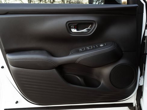 Used 2024 Honda HR-V EX-L image 39