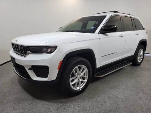 Used 2024 Jeep Grand Cherokee Laredo X w/ Trailer Tow Package RWD image 3