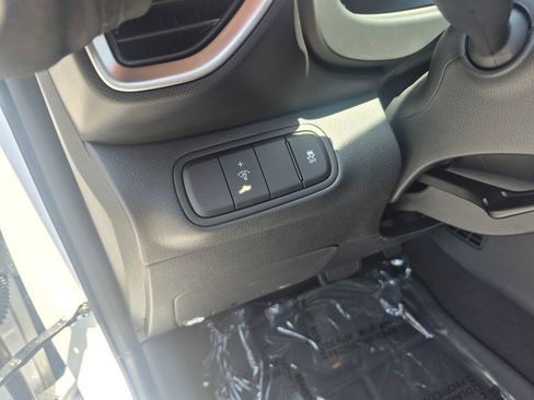 Used 2026 Hyundai Venue SE FWD image 12