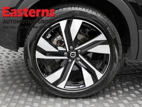 Used 2025 Volvo XC40 B5 Plus AWD/4WD image 30